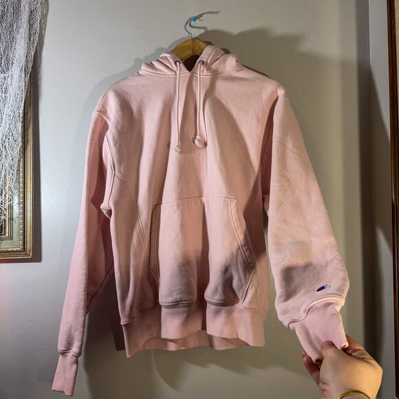 Champion Reverse Weave Pink Hoodie: Gothic Embroidered Script & Baby Pink - Picture 2 of 10